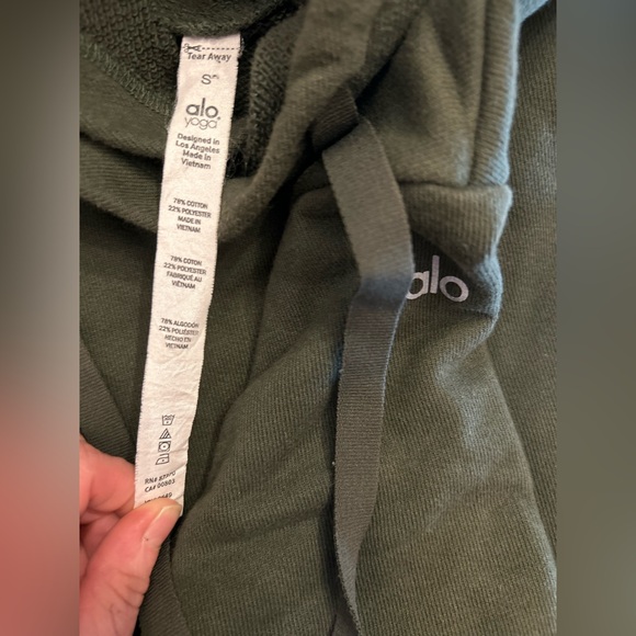 ALO Yoga Peak Off-The-Grid Cutout Hoodie Sweatshirt Olive Green Sz Small Cropped - Picture 11 of 11